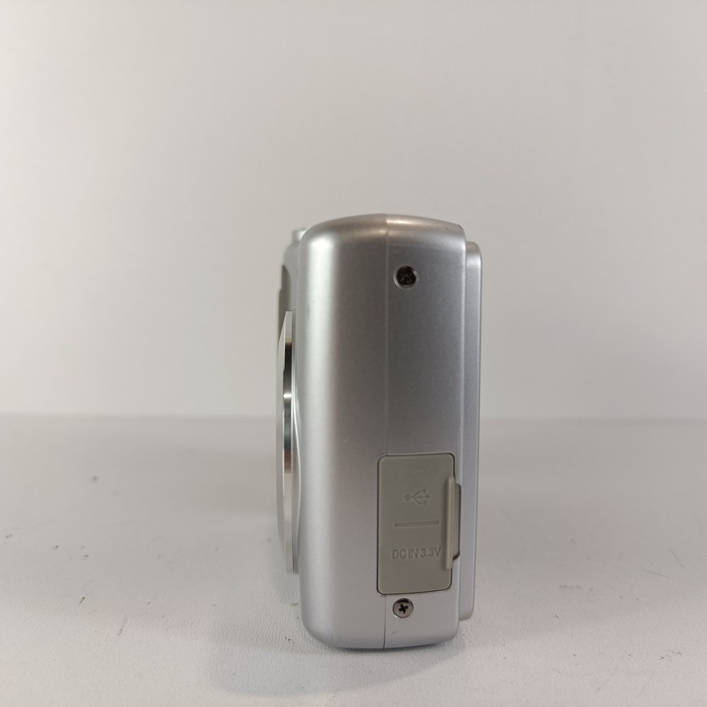 Samsung Digimax D75 7.2MP Digital Camera - Silver - Compact Digital Camera