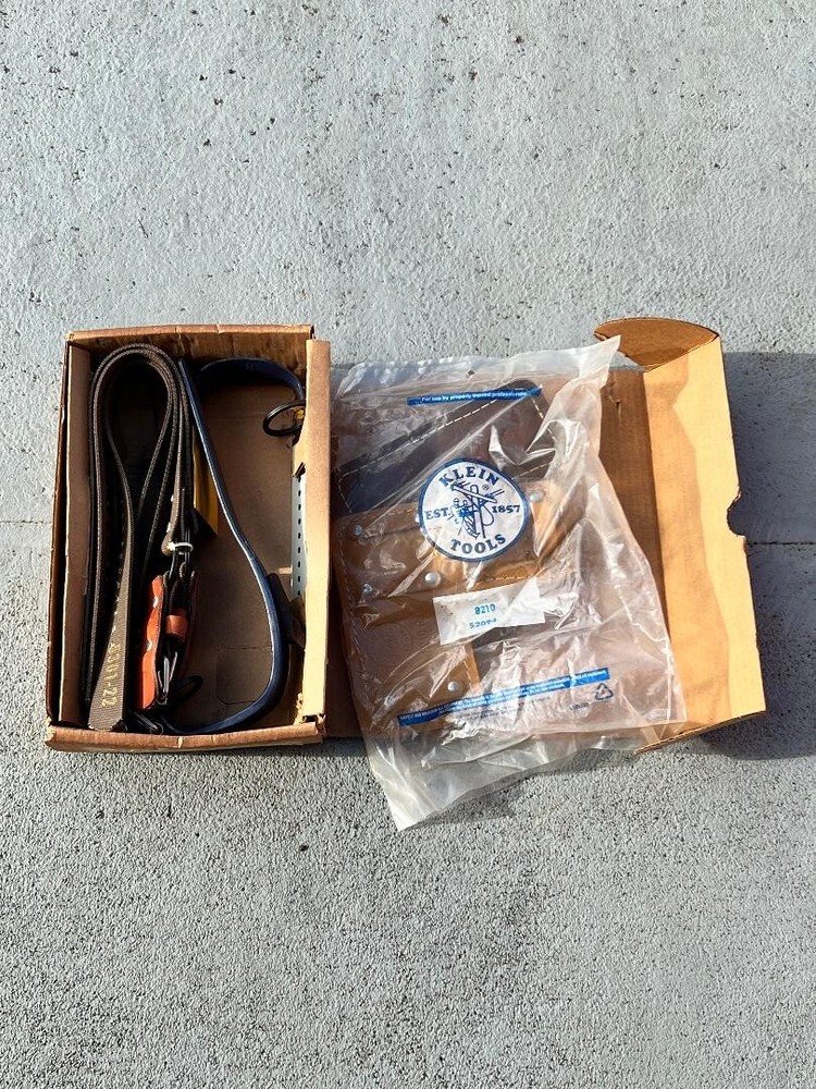 KLEIN HOOKS with pads
