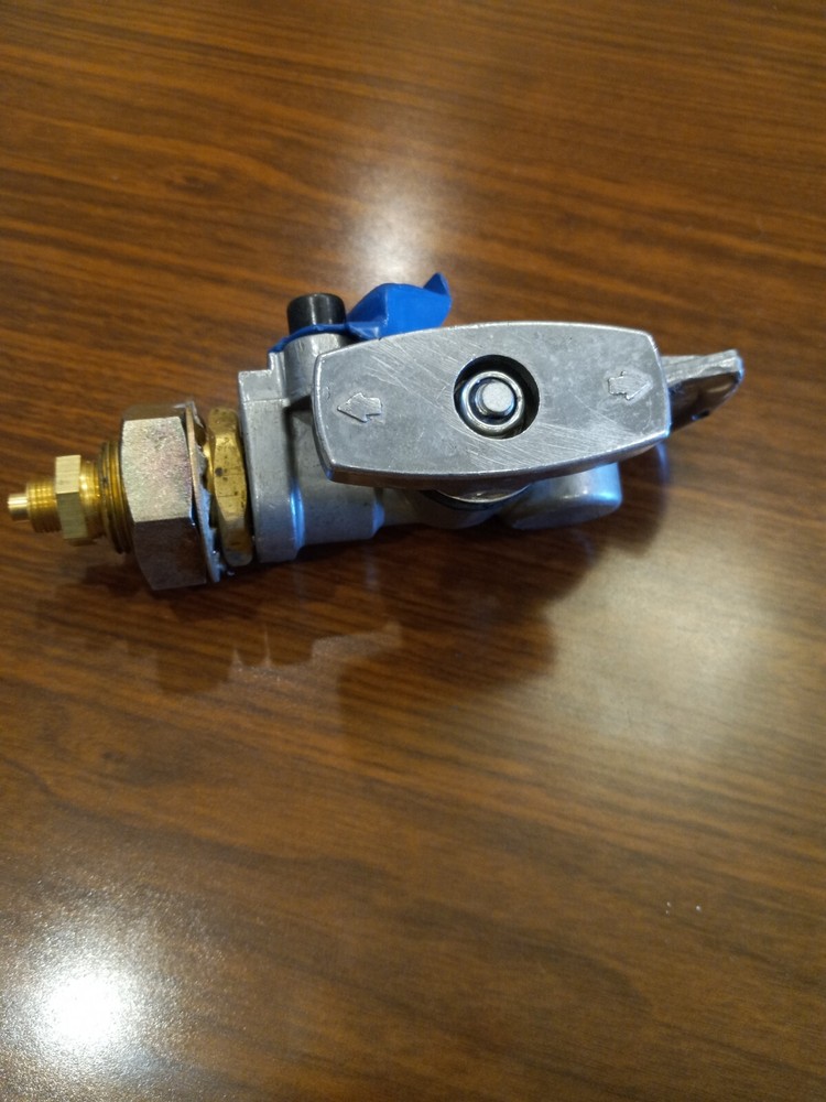 BLUE BULKHEAD SERVICE GLADHAND WITH SHUT OFF