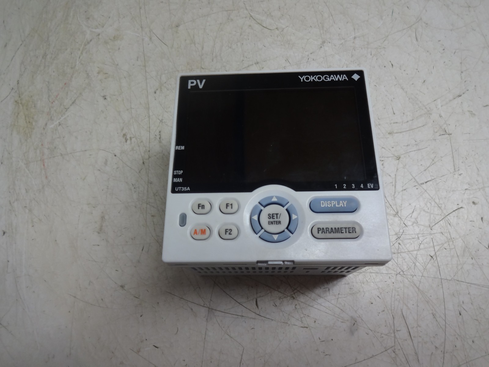 Yokogawa UT35A-100-30-00 Temperature Controller UT35A