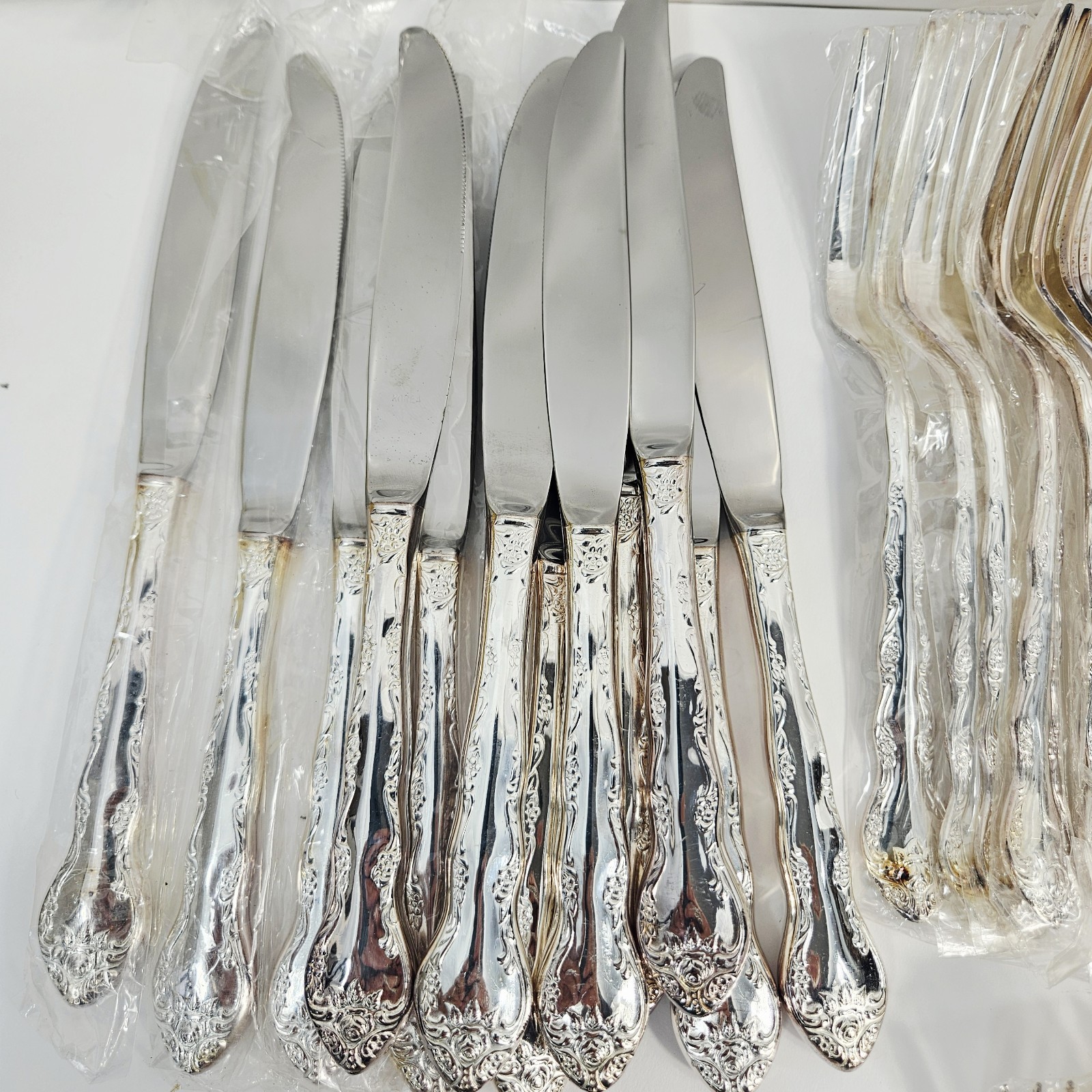 66 pc International Silverplate Abbey Rose Full Service for 12 + 6 Serving Korea