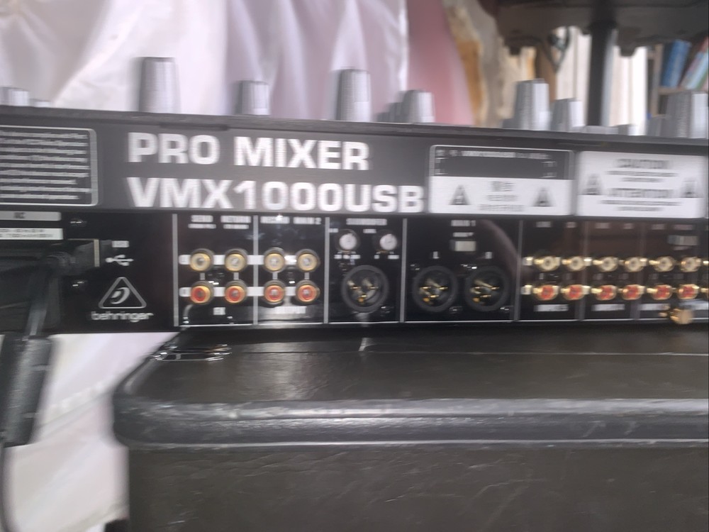 Behringer VMX 1000USB DJ Mixer