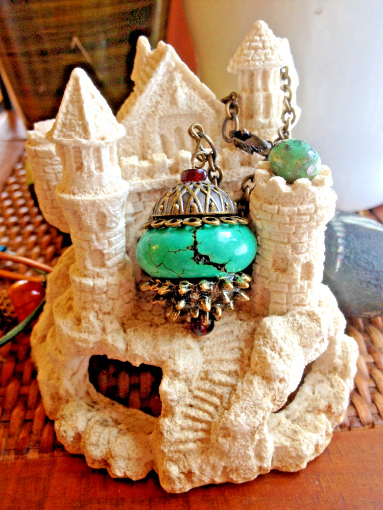 Pendulum pendant