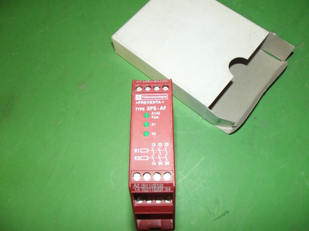 Scheider Electric Preventa - Safety Relay XPSAF5130 Module for emergency stop
