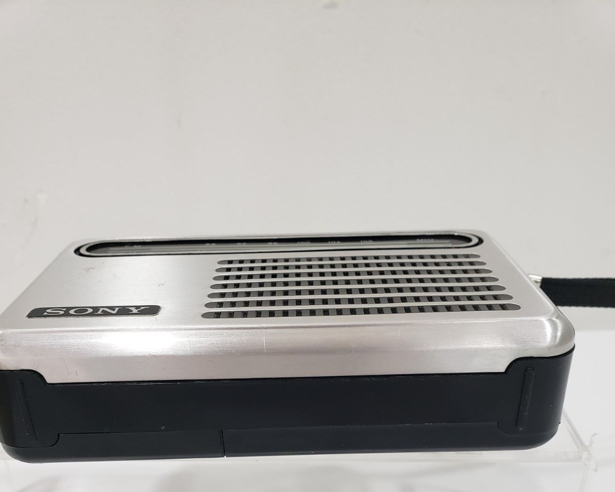 Vintage Sony radio TFM6100W NOT tested with original box Am/Fm
