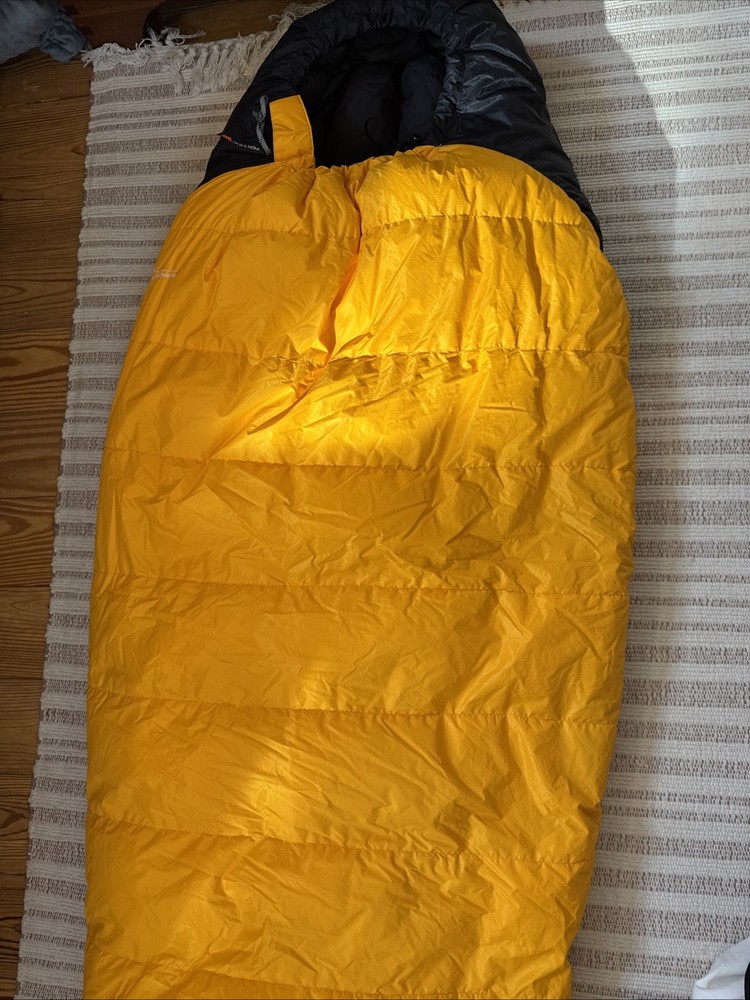 Midwest Mountaineering Down Filled Sleeping Bag. EUC