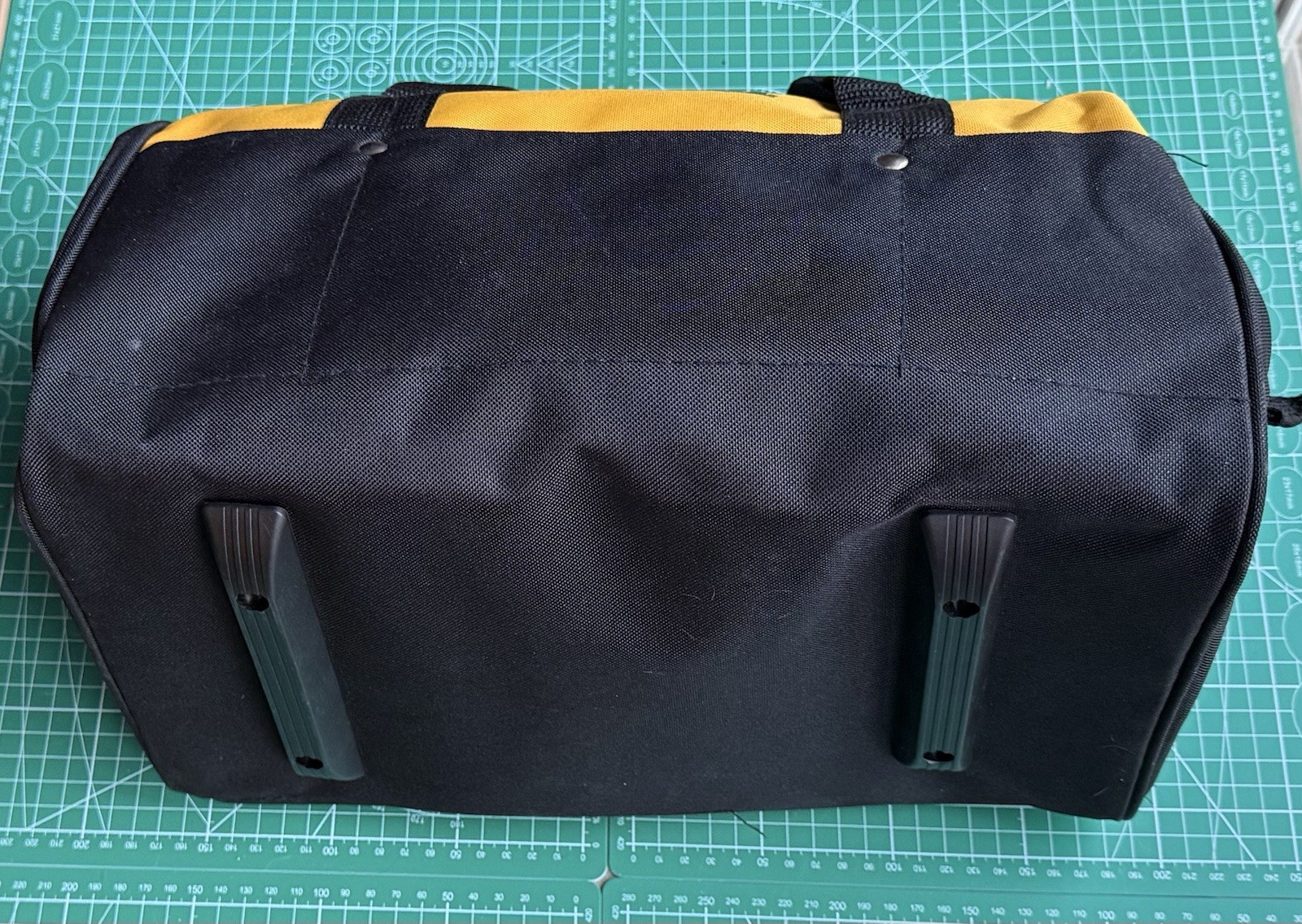 DEWALT-20V Pruner Shear KIT w/Battery, Charger & FREE TOOL BAG #DCPR320D1