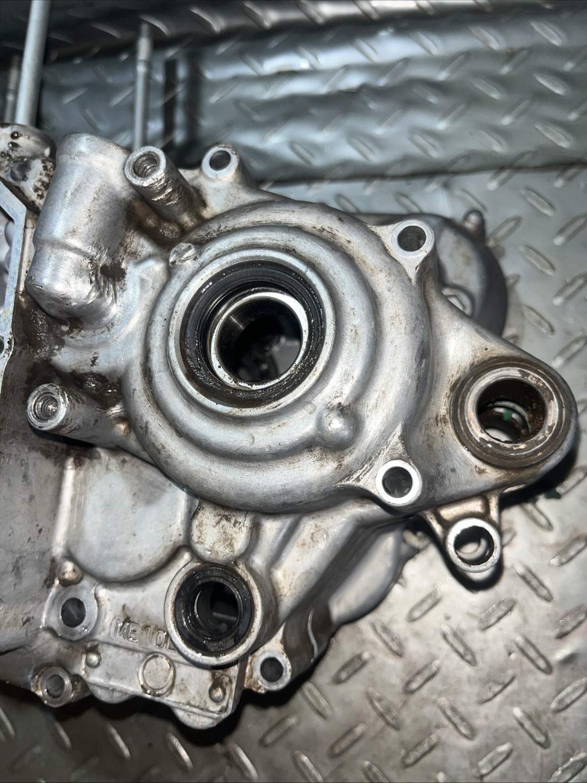 08-09 HONDA CRF250R CRF 250R OEM Left RIGHT CRANK CASE CRANKCASE Engine DAMAGED