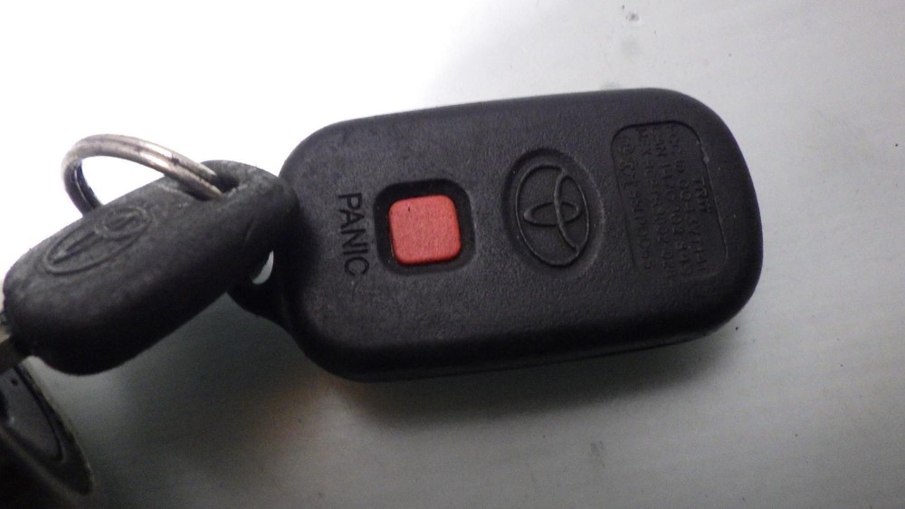 04 TOYOTA CAMRY Ignition W/Key
