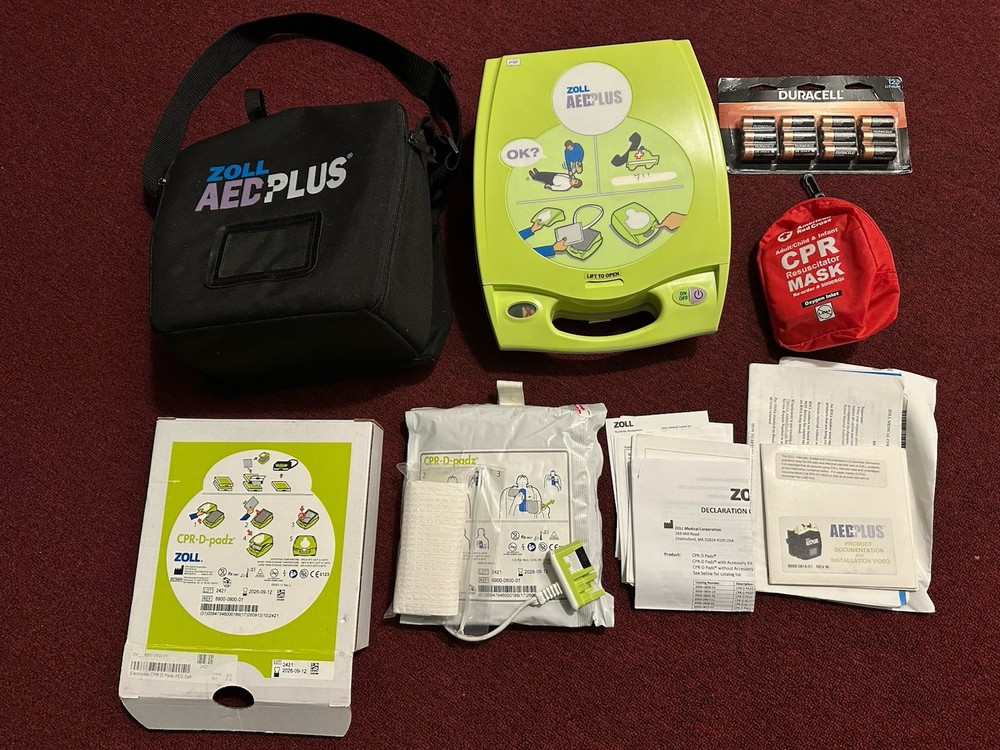Zoll AED Plus Defibrillator with Pad , Carry Case & Extras(Read Description)