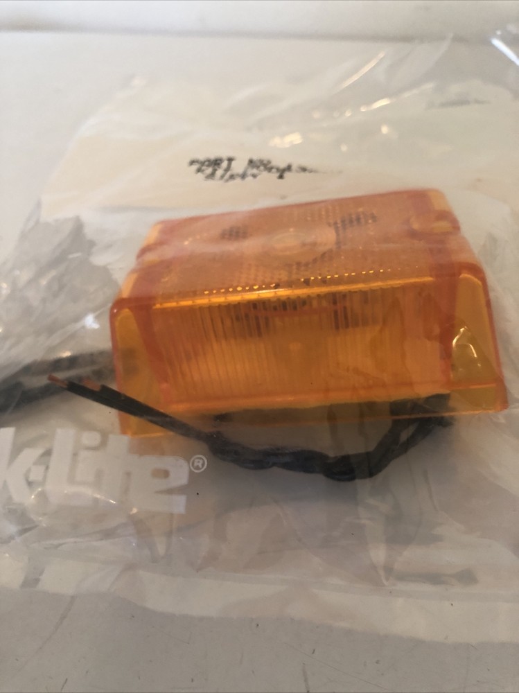 TRUCK-LITE SIDE MARKER LIGHT 13011Y RECTANGULAR 13 SERIES 12 VOLT NEW