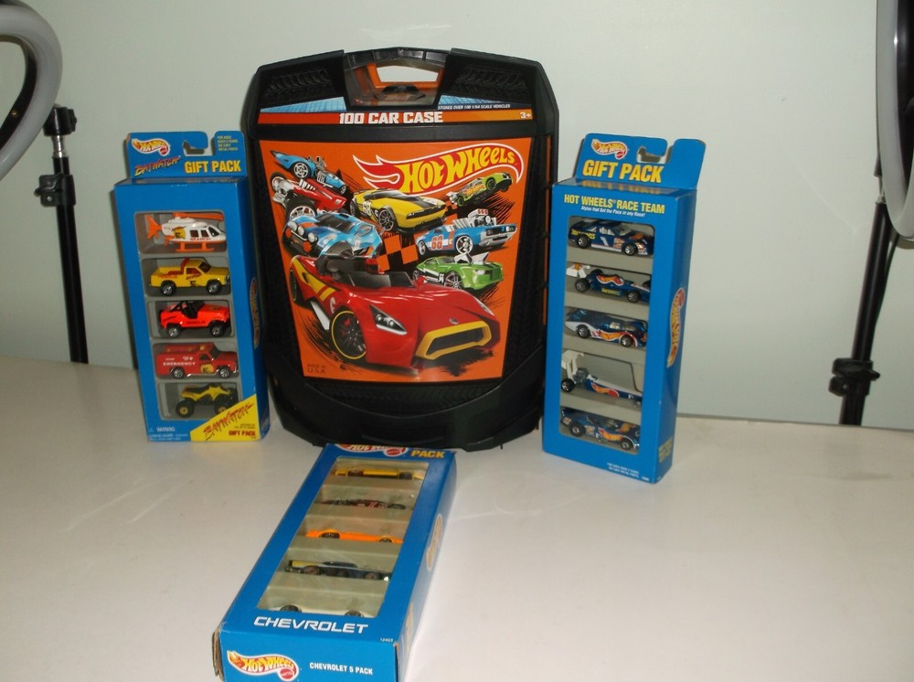 2015 Hot Wheels 100 Car Carrying Case / Pull Handle/ 3 Sets Vtg Hot wheels Sets