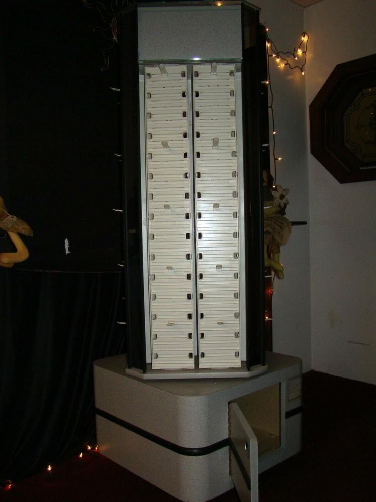 4-SIDED FLOOR SPINNER DISPLAY