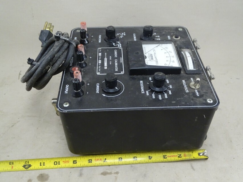 foxboro Current Calibrator 118VAC, 25A, 8121A