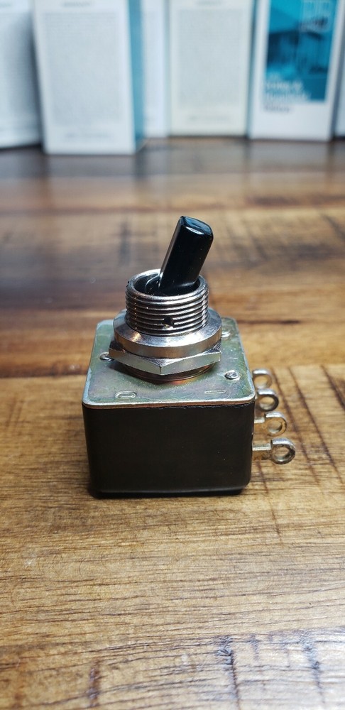 0132.0122 Marquardt industrial DPST toggle Switch, Panel, off-on,