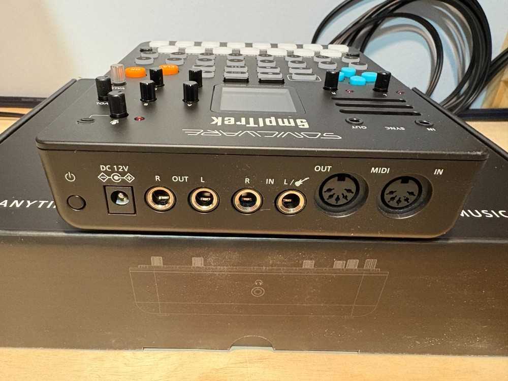 Sonicware SmplTrek Portable Production Sampler & Decksaver
