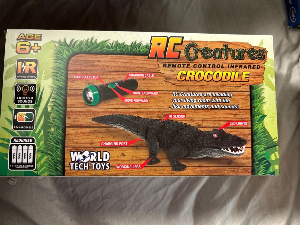 World tech toys RC creatures remote controlled INFRARED crocodile