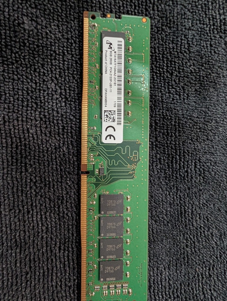 Micron 8GB DDR4 SDRAM UDIMM Memory Module (MTA8ATF1G64AZ-2G1B1)