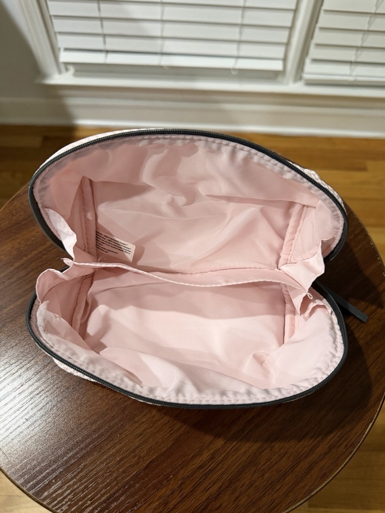 Decorative Cometic Carrying Case! Great for traveling!