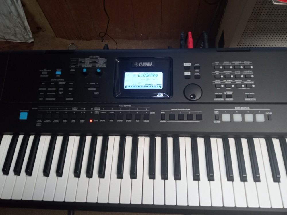 Yamaha PSR-EW425 Keyboard 76-Key