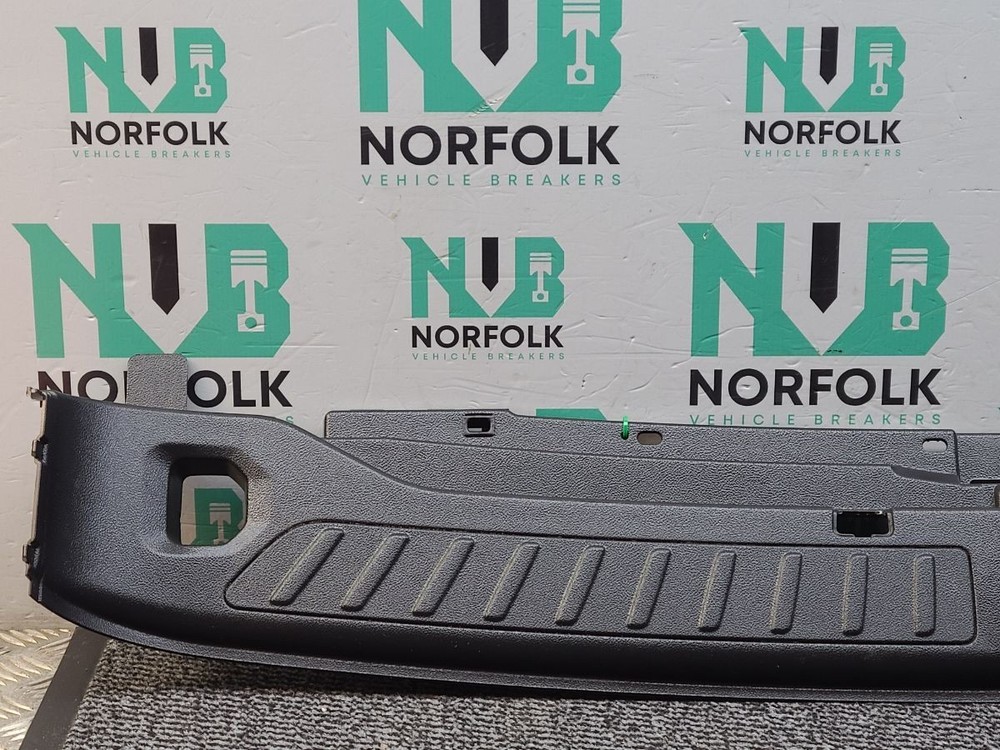 BMW X3 G01 Tailgate Loading Edge Trim 7396612