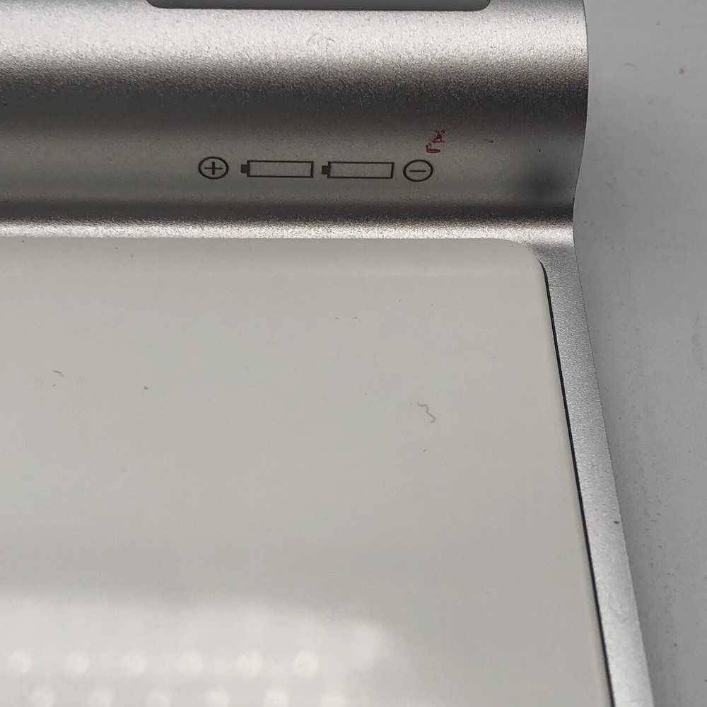 Apple A1314 Wireless Bluetooth Keyboard Silver And White