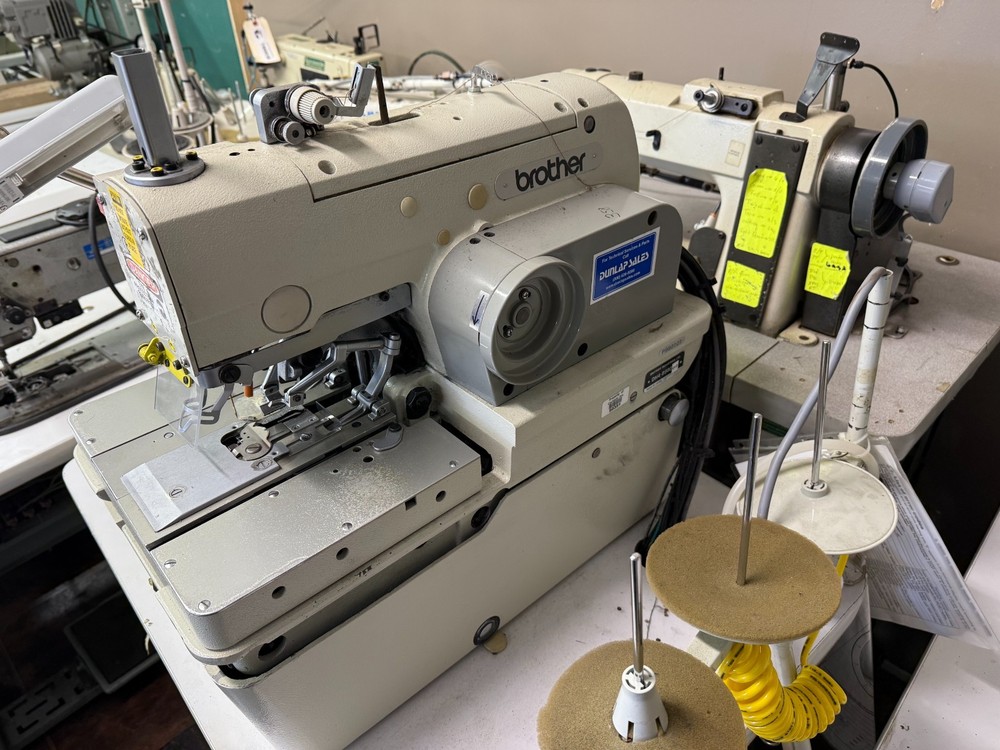 BROTHER - DH4-B980-02 - ELECTRONIC KEYHOLE BUTTONHOLE MACHINE - CHAINSTITCH