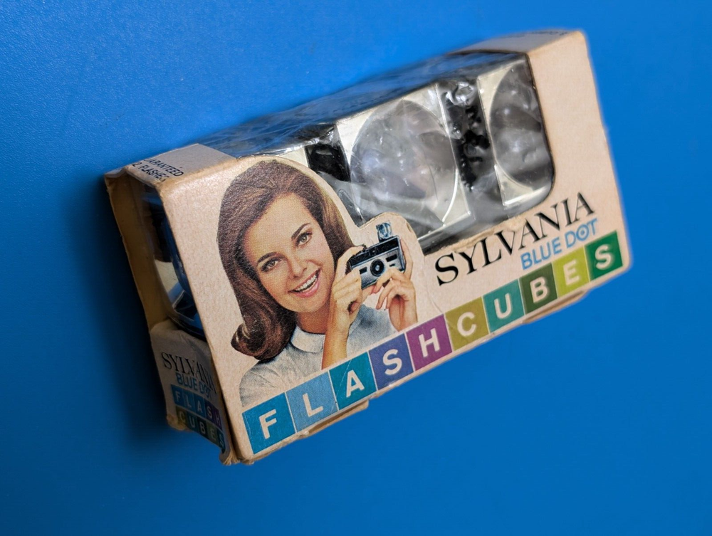Vintage Sylvania Blue Dot Flash Cubes Camera Flashbulbs