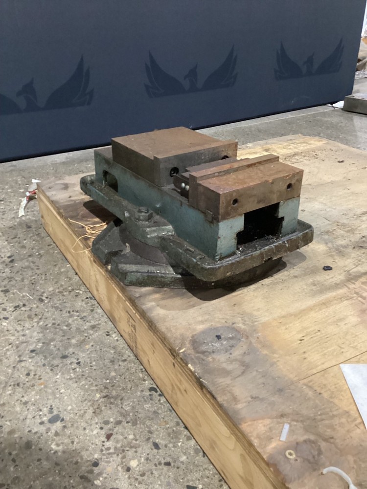 6” ANGEL LOCKING VISE W SWIVEL BASE