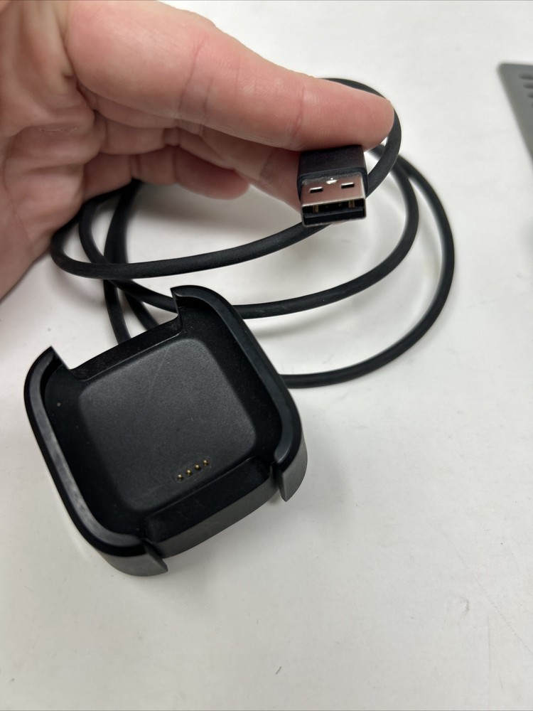 Fitbit Versa Smart Watch FB504 Black Grey Bundle Complete w/ Charger Tested