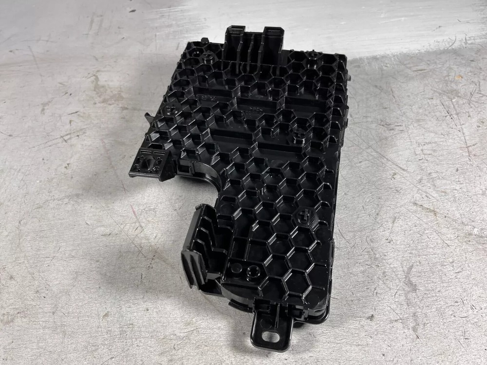 ⭕20-24 Tesla Model Y Right Low Voltage Controller Electronic Module 1657650-00-C