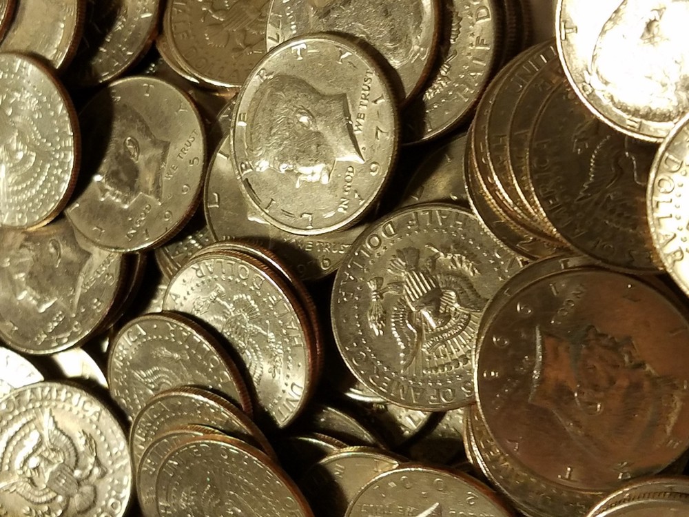 400 Circulated Kennedy Half Dollars ($200 Face Value) Random Dates & Mint Marks!