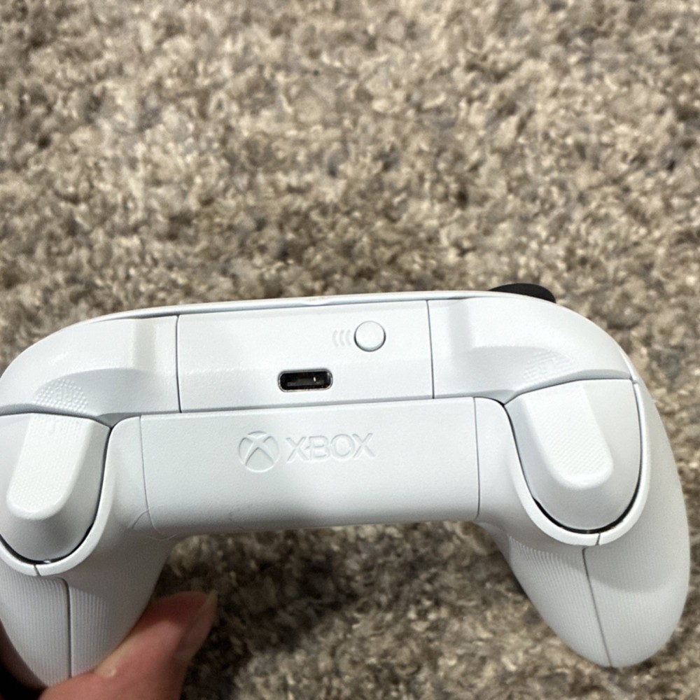 Microsoft Xbox Series X|S Wireless Ergonomic Controller White for Xbox & PC