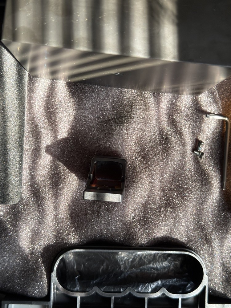 Holosun SCS MP2-GR Solar-Charging Reflex Sight with Green Dot