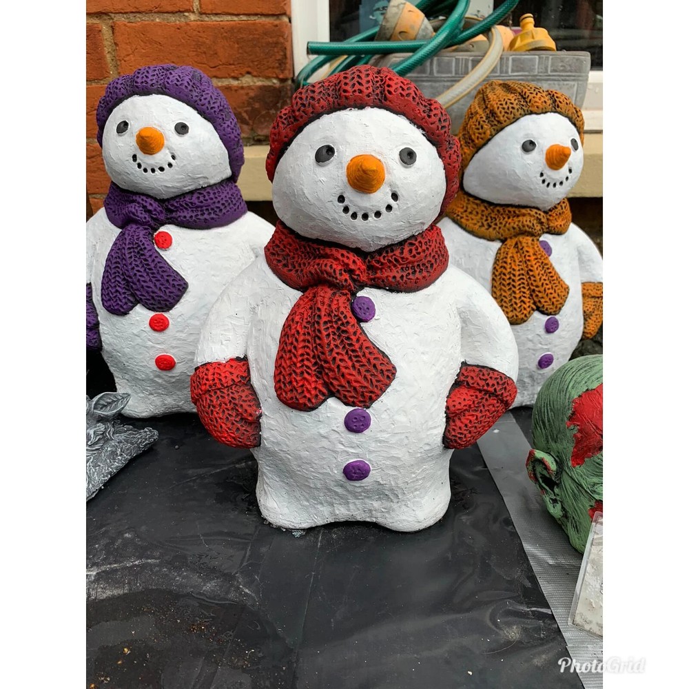 FOAM SUPPORT SHELL FOR USE WITH LARGE SNOWMAN LATEX MOULD