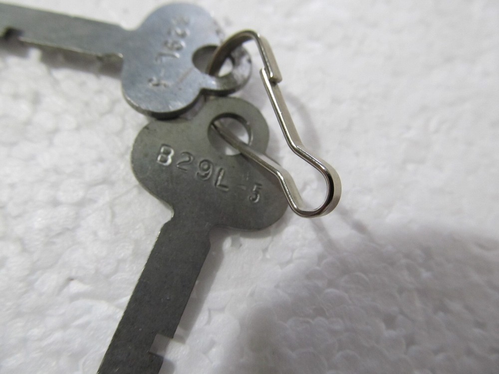 2pcs. - B29L-5 Key Vintage for Display Case ?