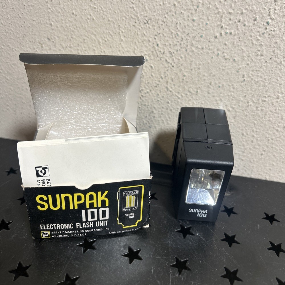 Sunpak 100 flash Unit New In Box