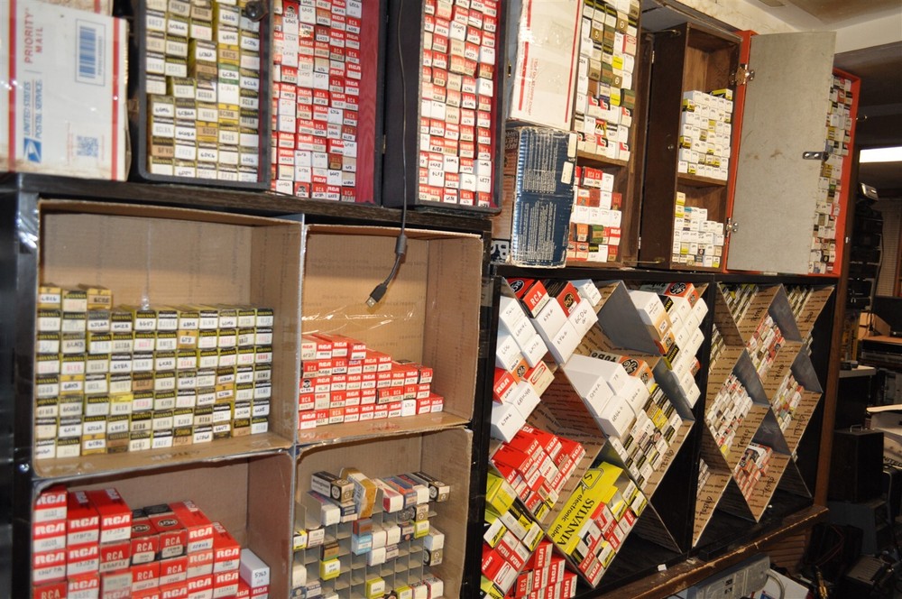 13V10 TUBE GE NIB TESTED & BOXED VINTAGE COMMERCIAL SURPLUS