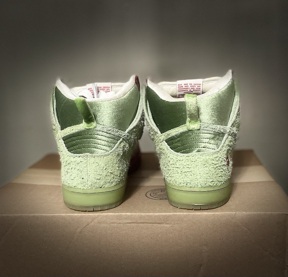 Nike SB Dunk High Strawberry Cough