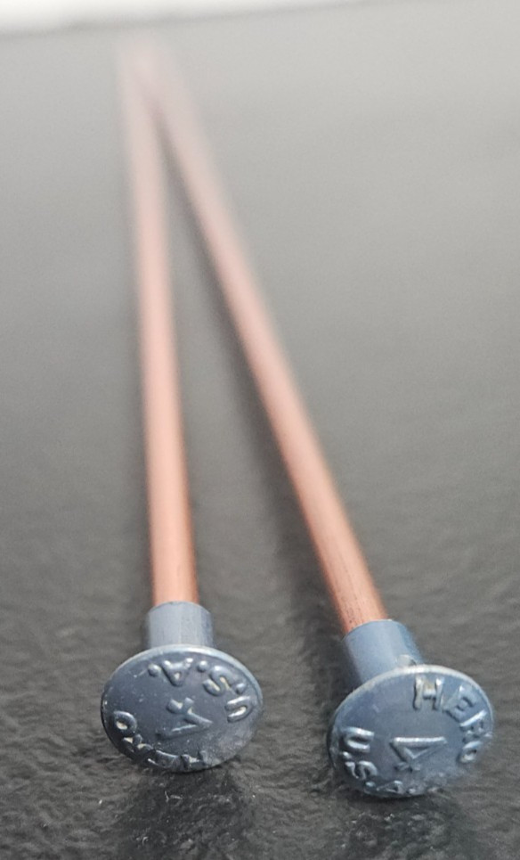 KNITTING NEEDLE SET. HERO #4, U.S.A.