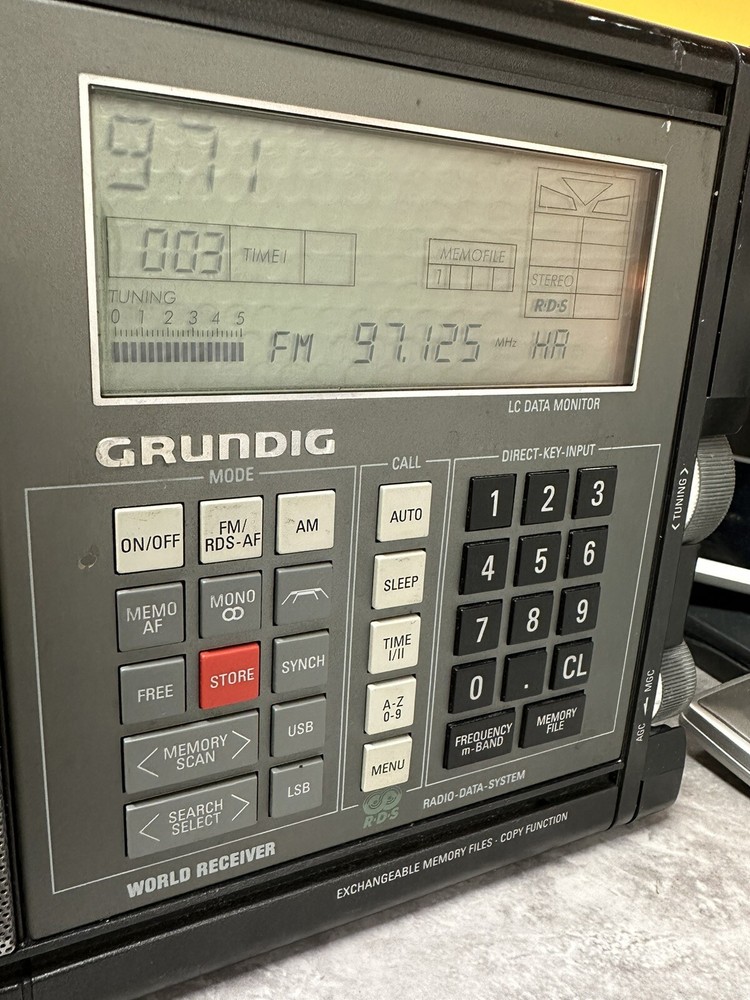 GRUNDIG SATELLIT 700 World Receiver (PLEASE READ)