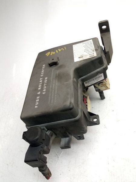 2002-2005 Dodge Ram 1500 Fuse Box Engine OEM