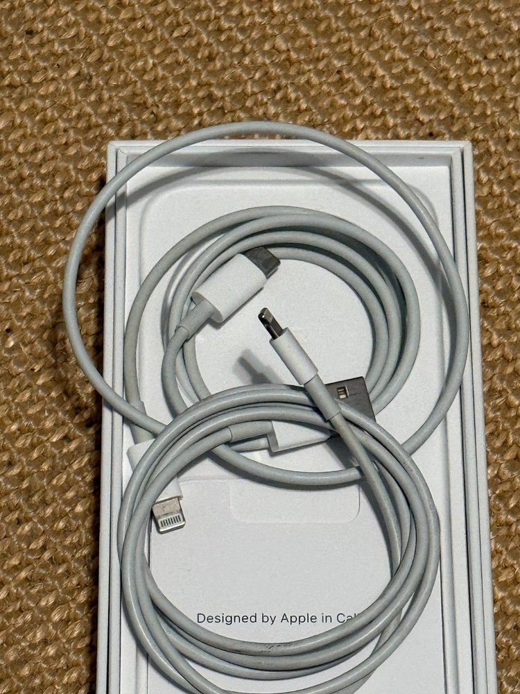 Apple iPhone 14 & 14 Pro boxes
