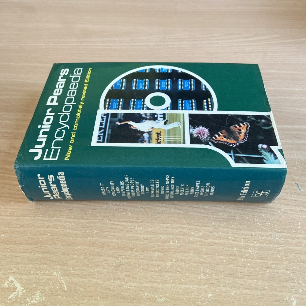 Junior Pears Encyclopaedia, 19th Edition, Hardback, 1979, Excellent condition