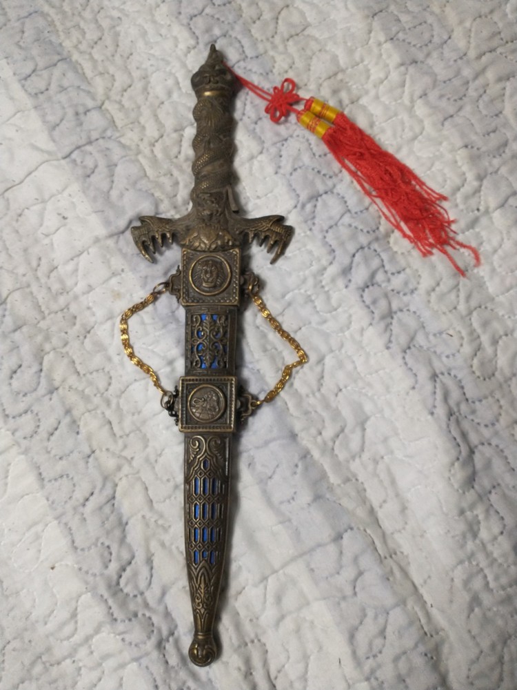 Dagger With Silver And Blue Case 8 In With Locking Case.