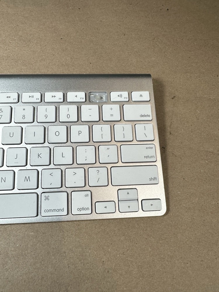 Apple Wireless Keyboard A1314 Works Ships Fast!