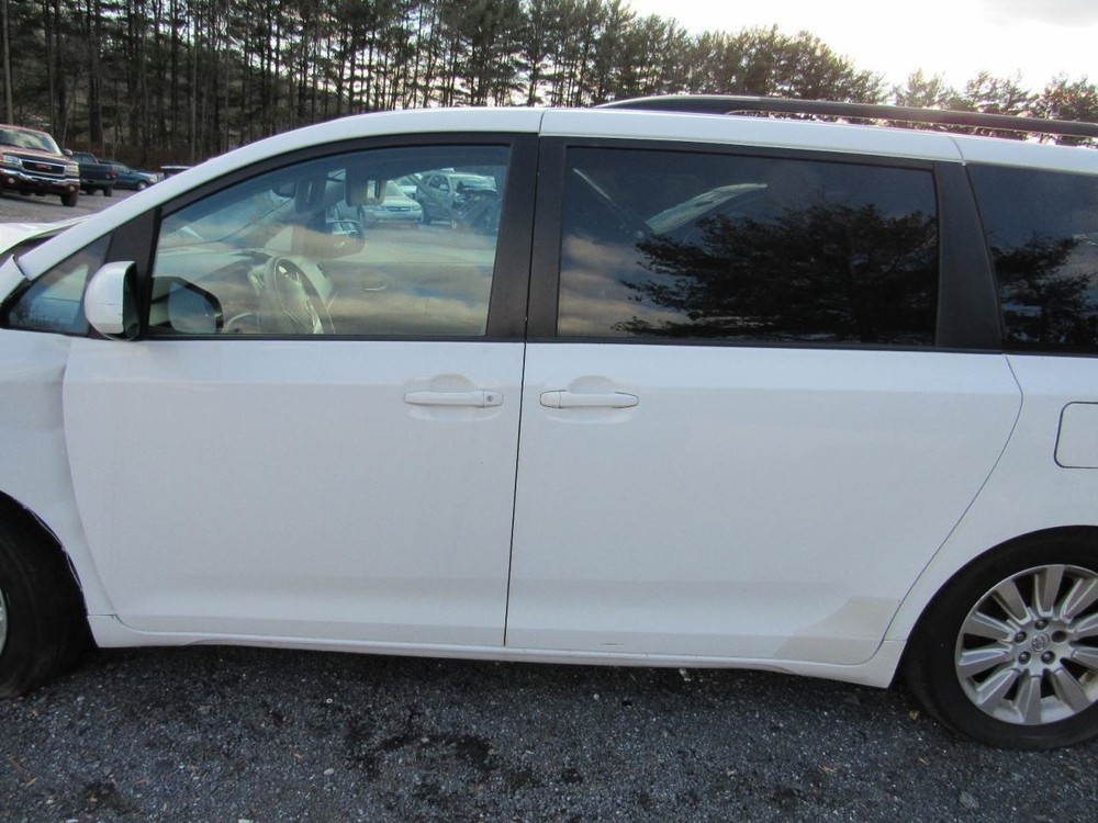 SIENNA 2014 Glove Box 1011931