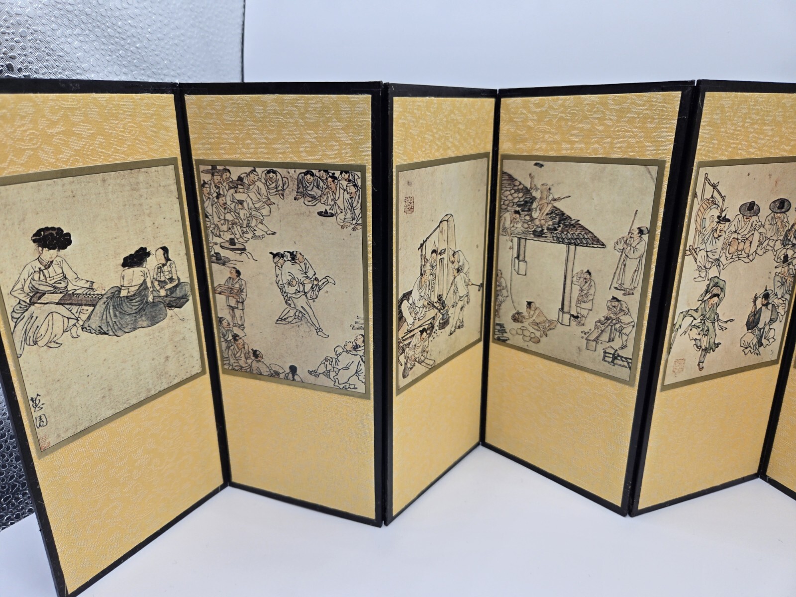 Tabletop Korean Folk Art Foldable Screen Divider Painter Kim Hong-Do