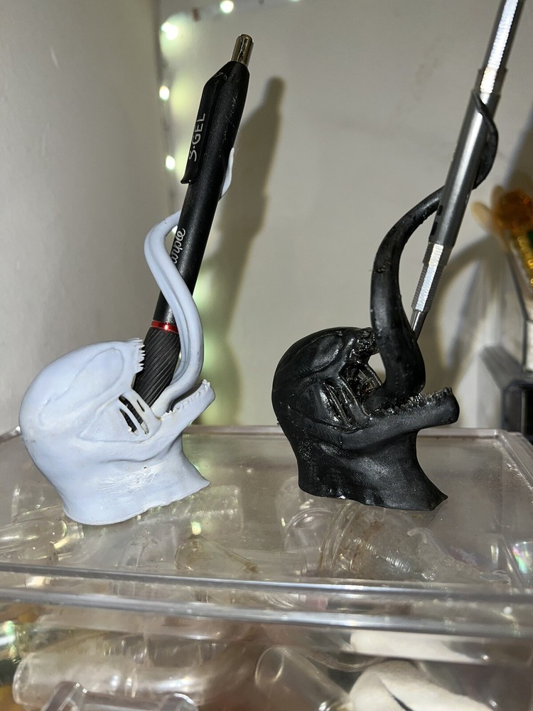 Venom Pen Holder