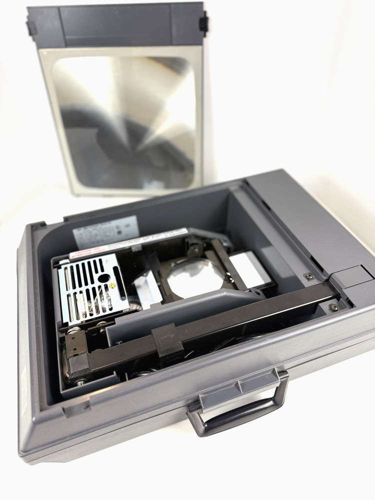 3M 2000 AG Overhead Projector Briefcase Portable Transparency Projector (tested)